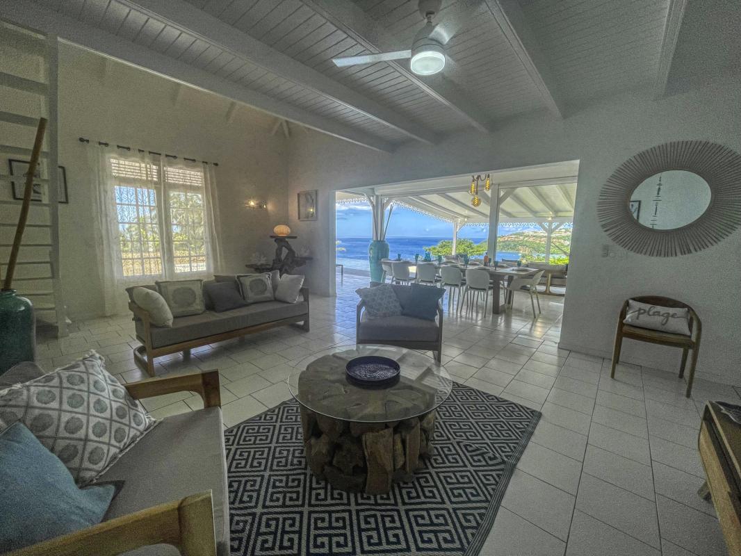 19.Location villa piscine vue mer Bouillante Guadeloupe_Salon vue mer